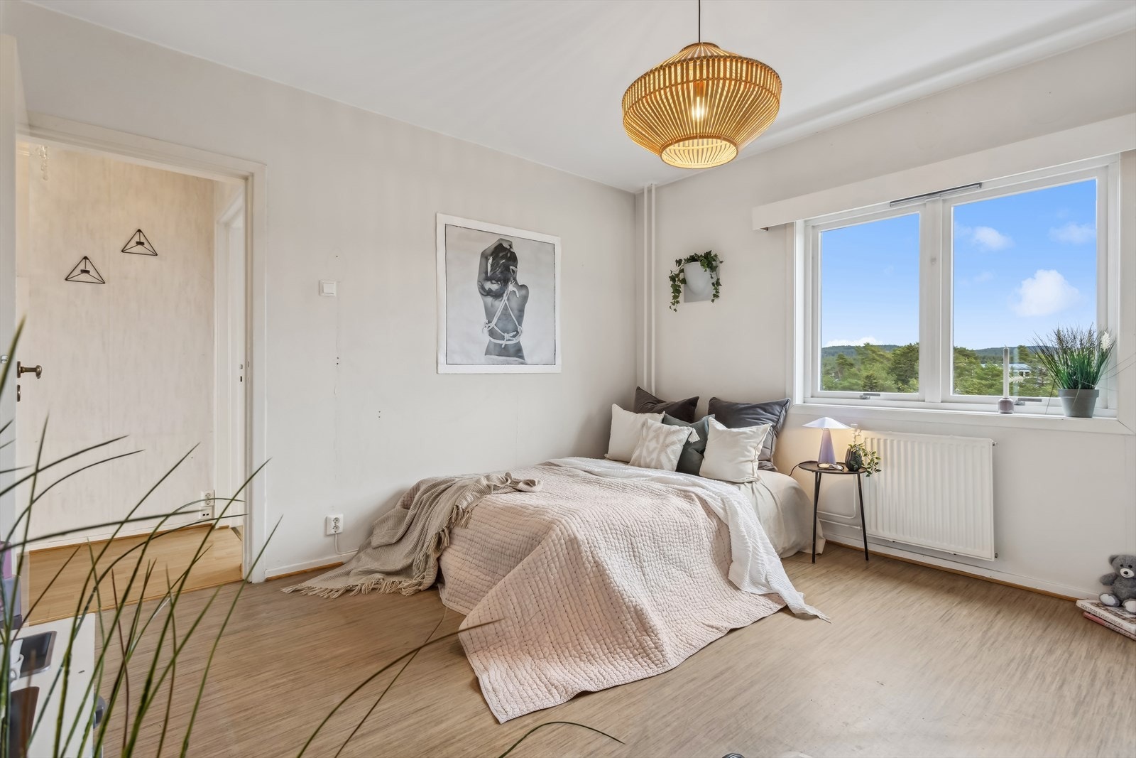 Her er det god plass til stor seng. Galleribilde