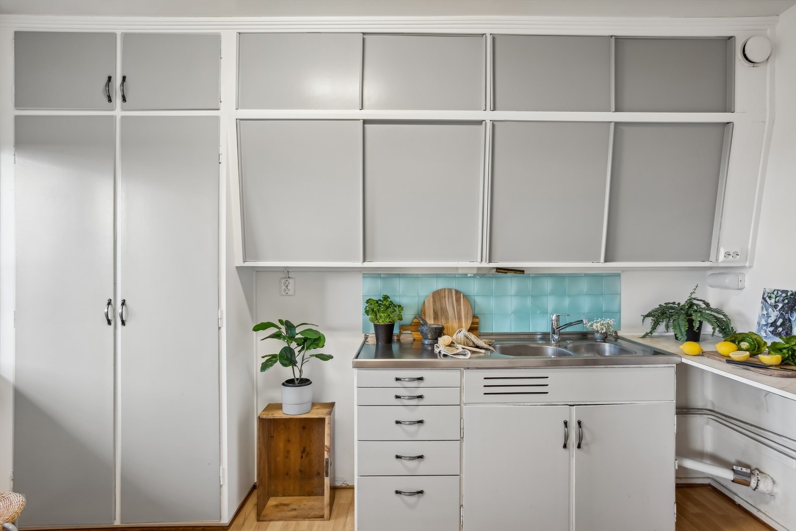 Kjøkken fra 50-tallet. Her kan man lage sitt drømmekjøkken. Galleribilde