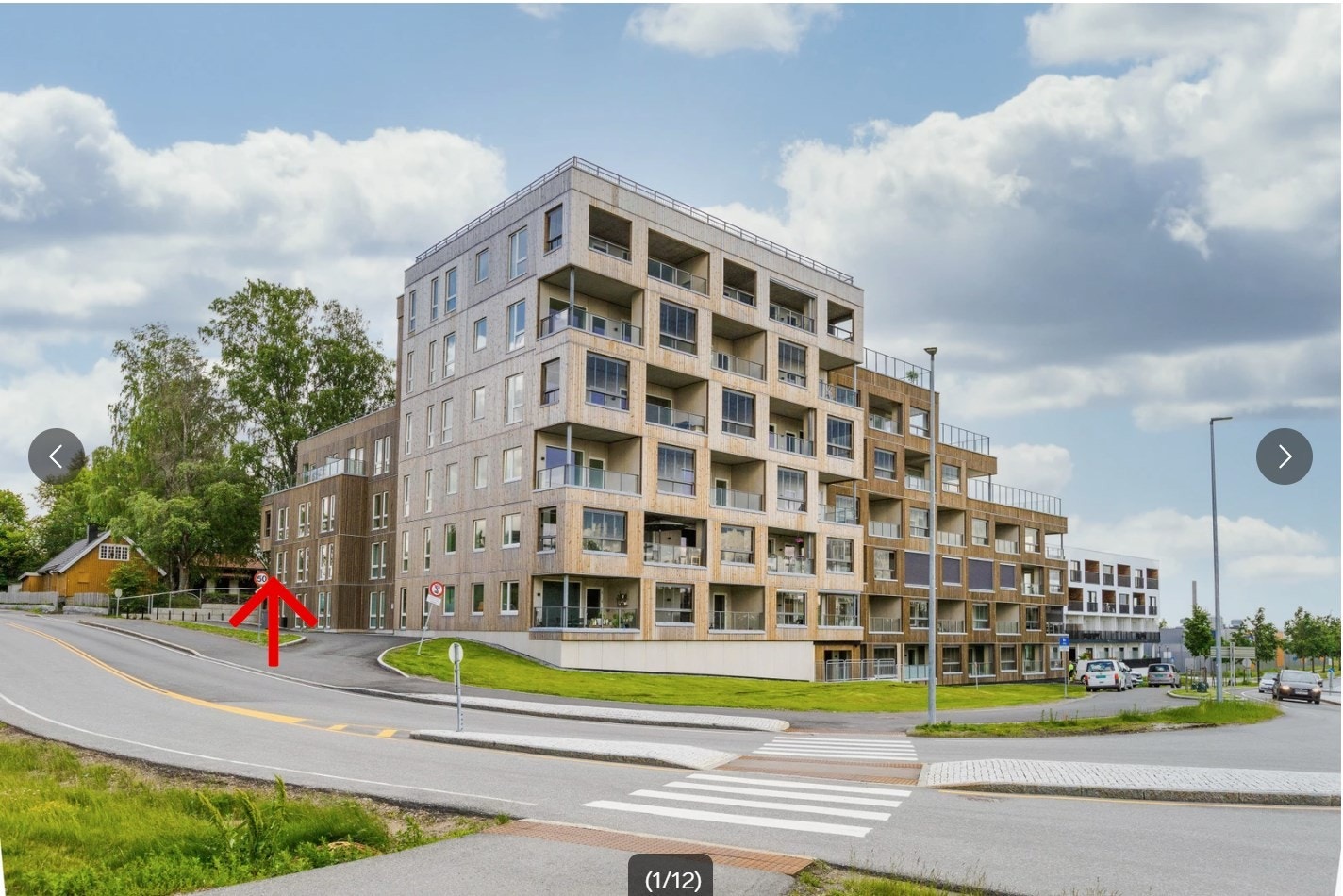 Stor og flott 3-roms selveierleilighet med entré, bad, sep. wc, stue/kjøkken, 2 soverom og walk-in-closet. Galleribilde