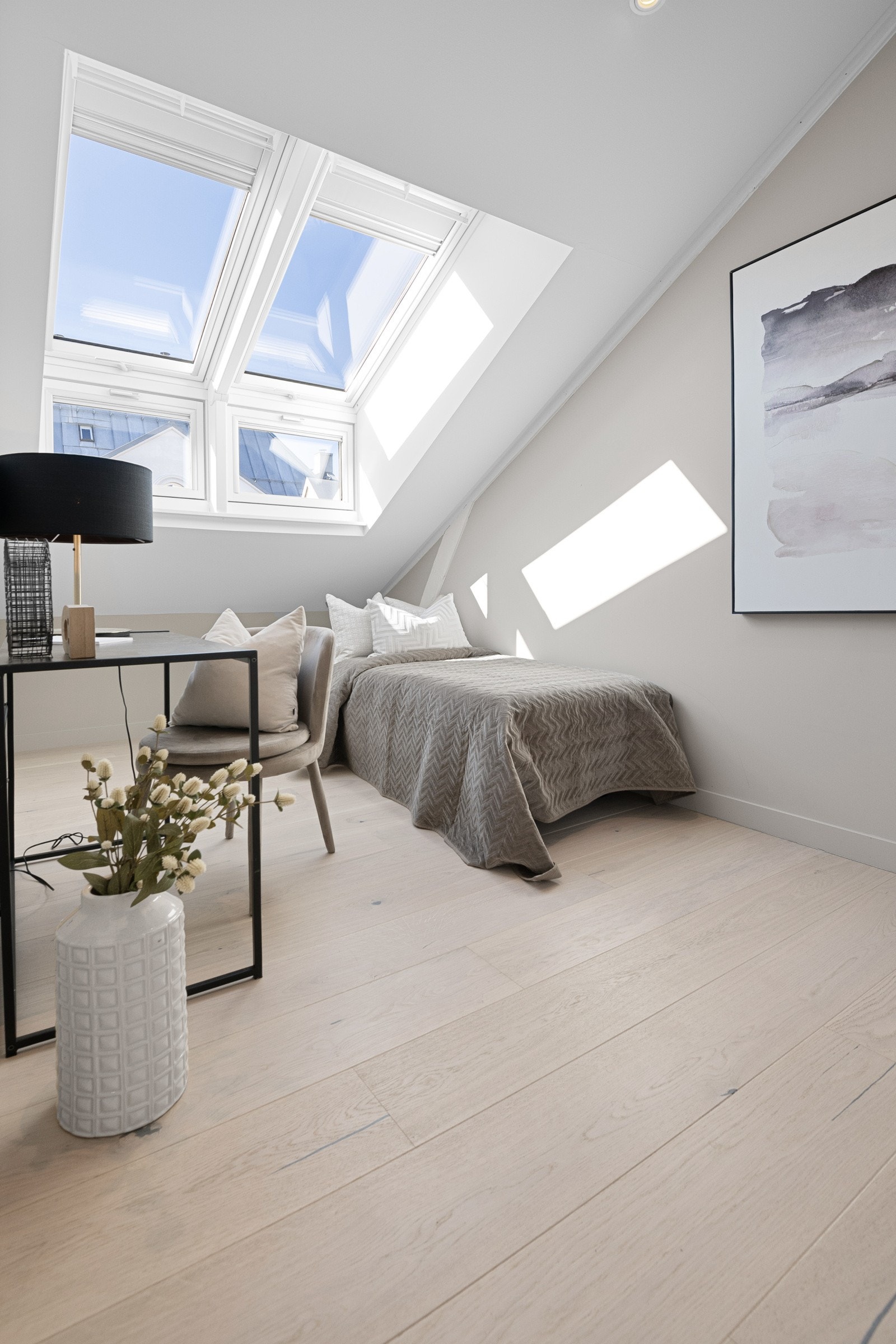 Soverommet passer perfekt som barnerom, gjesterom eller hjemmekontor Galleribilde