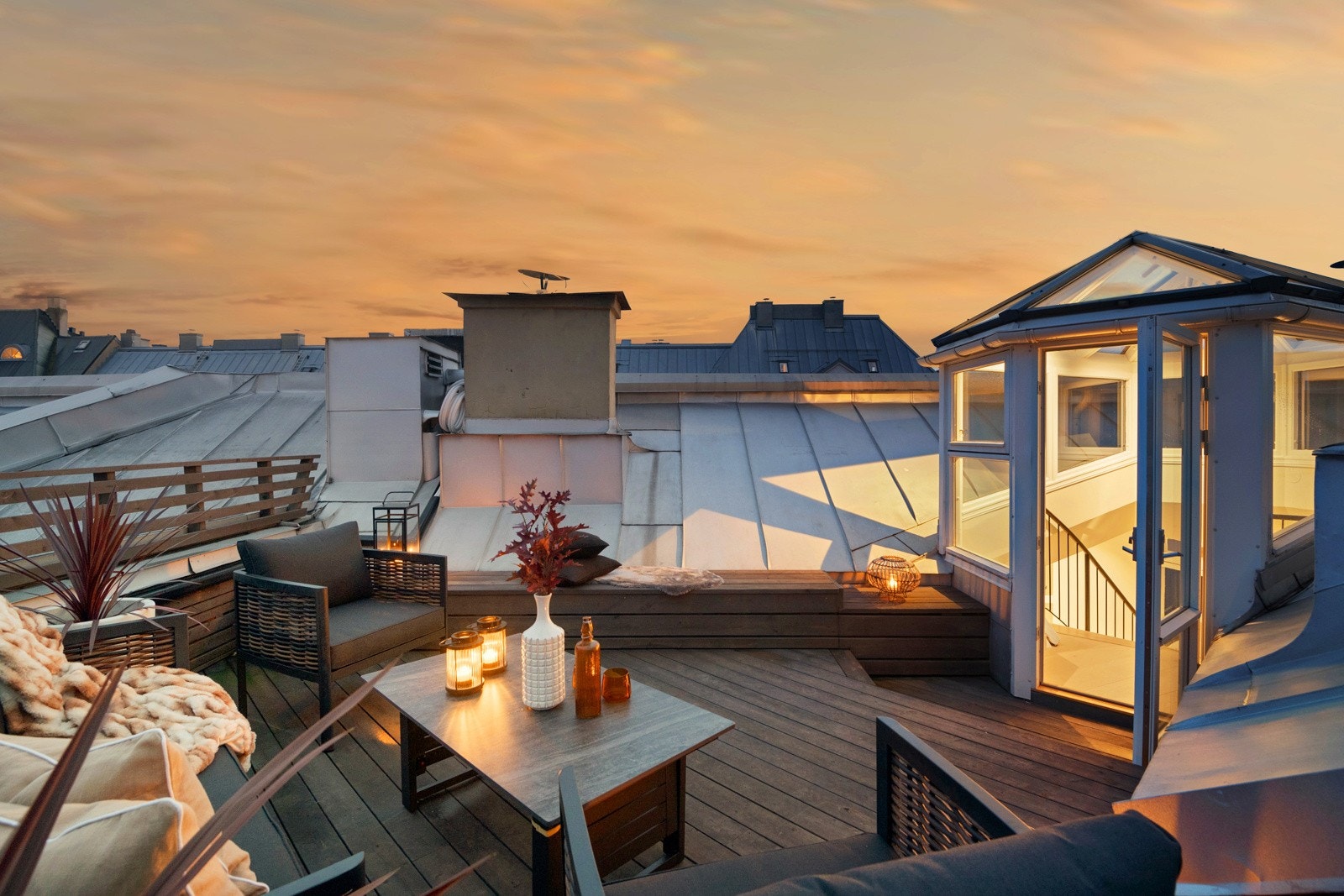 Nyt kveldshimmelen ti det fulle på varme sommerdager Galleribilde