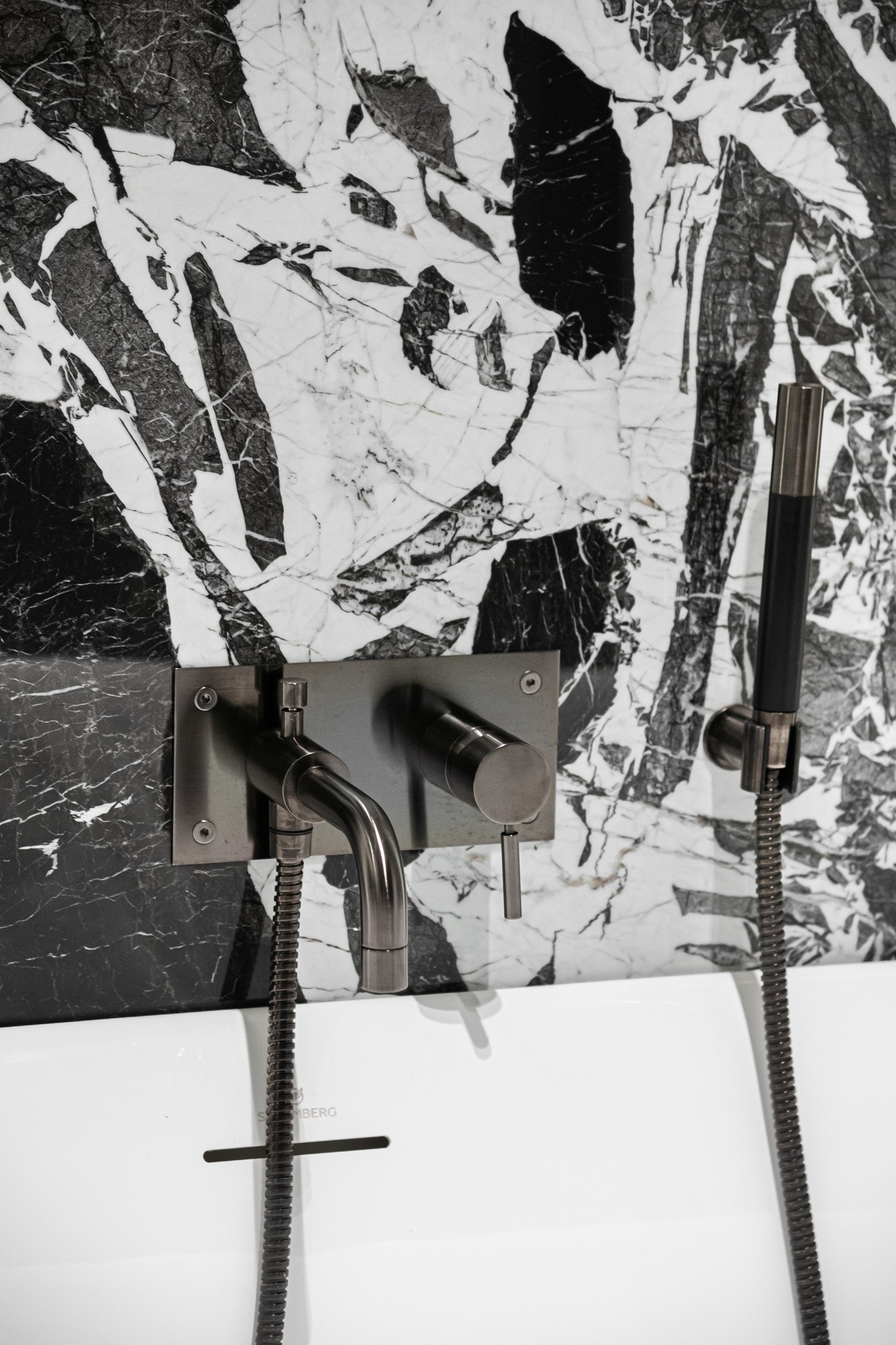 Alle våtrommene er utstyrt med innebygde armaturer fra Tapwell Galleribilde