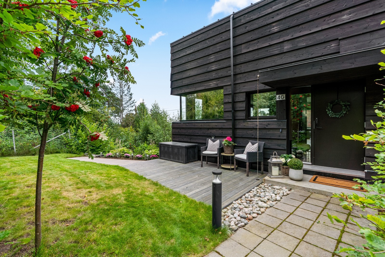 Varmekabler i gangstier og innkjørsel sørger for lett adkomst hele året. Galleribilde