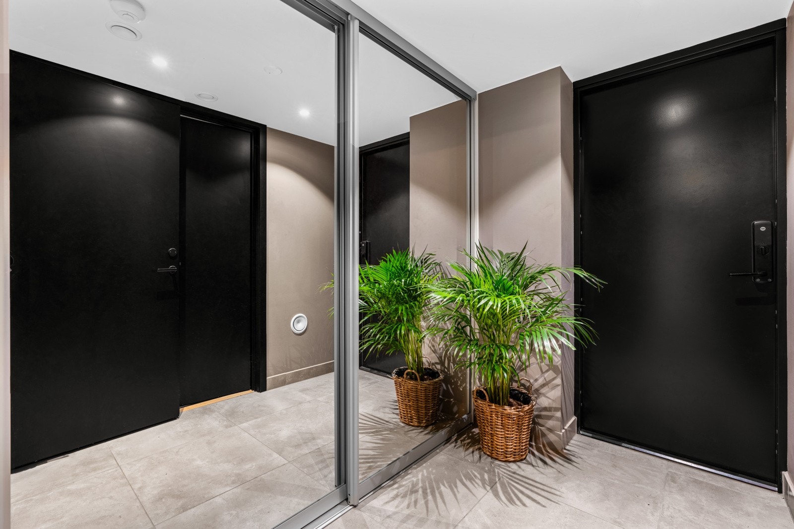 Ytterligere lagringsmuligheter i innvendig bod ved sluse kjeller samt utvendig på takterrassen. Galleribilde