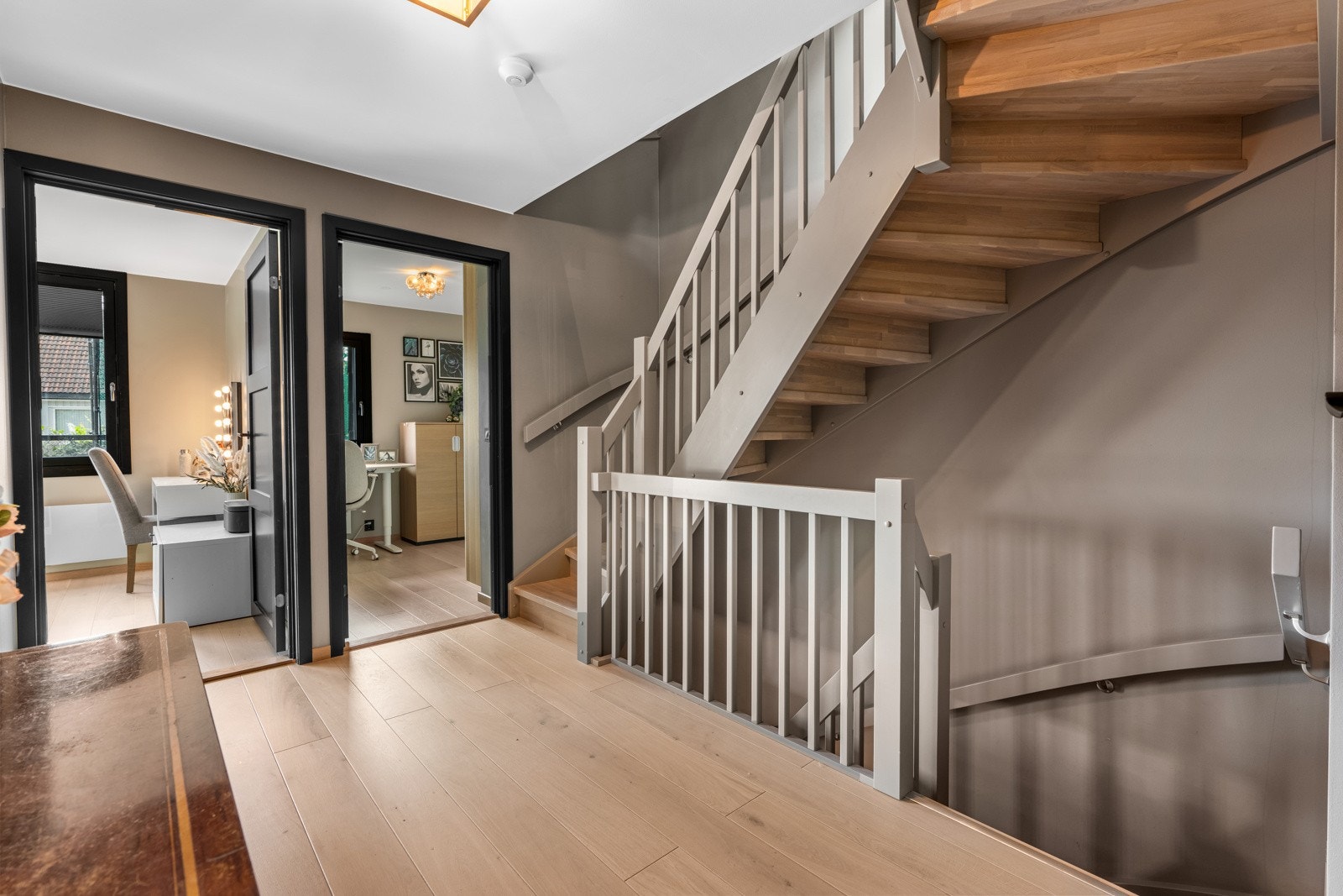 Trappegang ned til boligens første etasje. Galleribilde