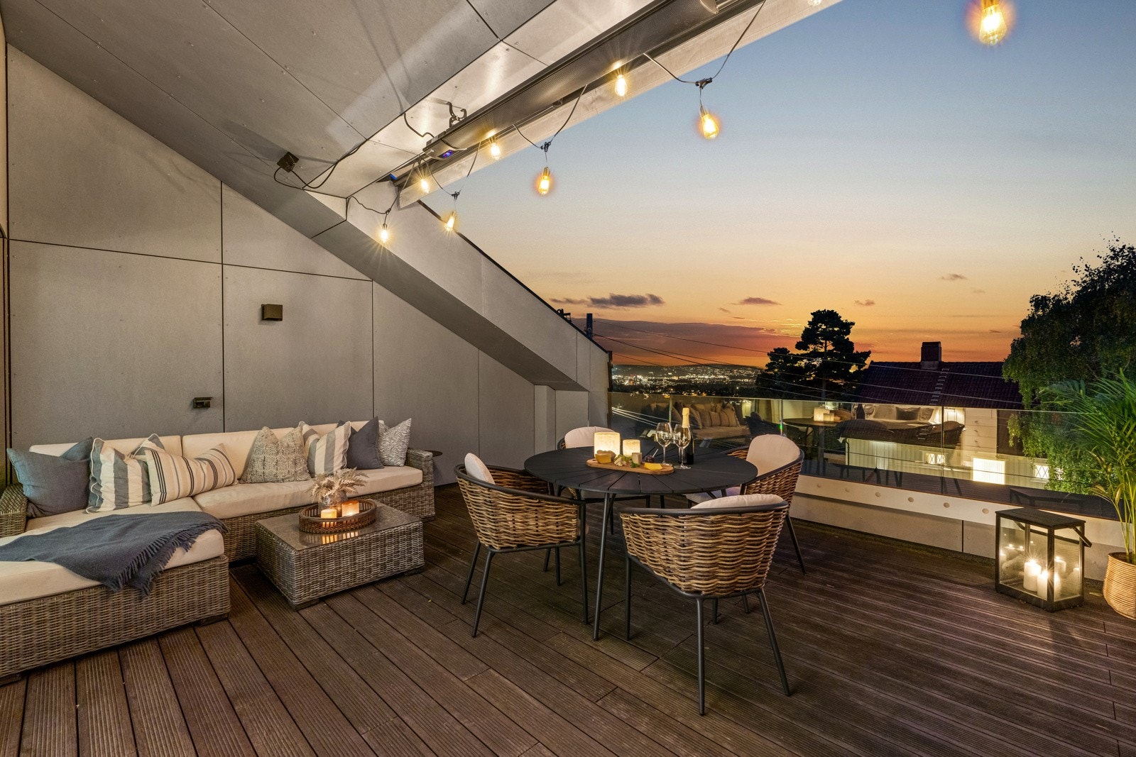 Boligen har en skjermet og lun takterrasse med flott utsikt. Galleribilde