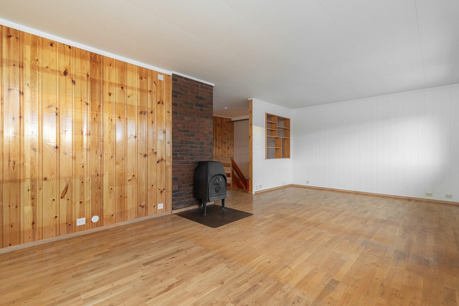 Stue mot trappegang og kjøkken Galleribilde