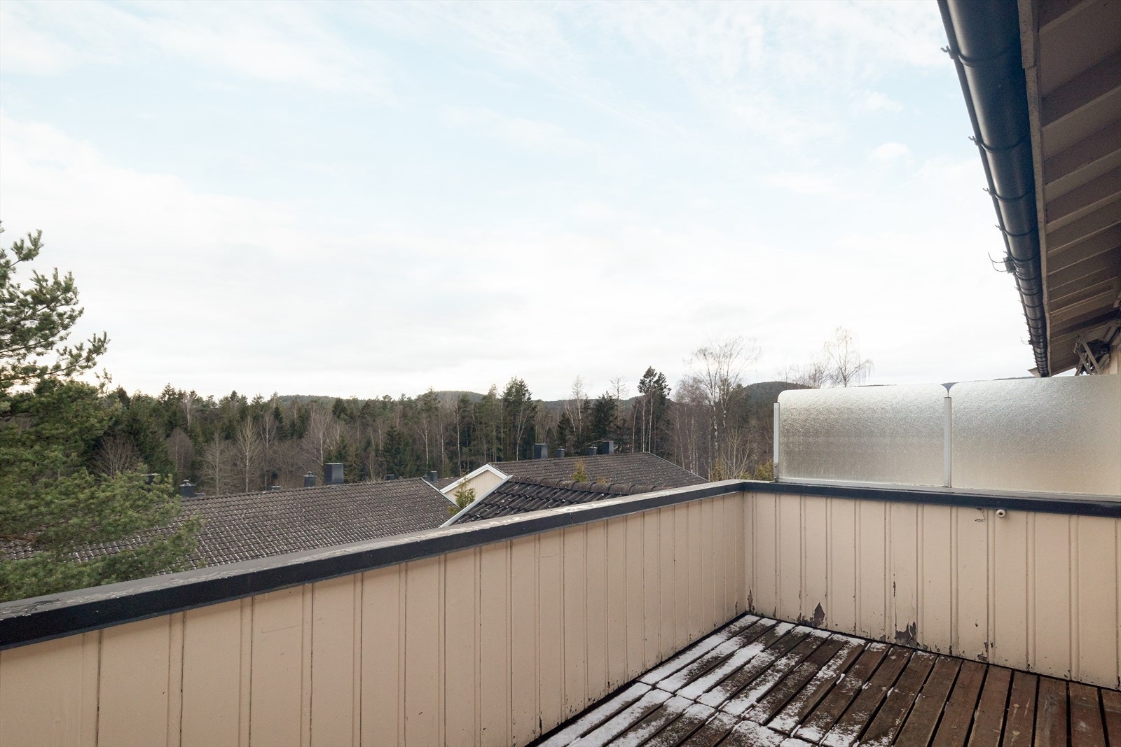 På veranda er det nydelige solforhold og fin plass til et lite utemøblement. Galleribilde