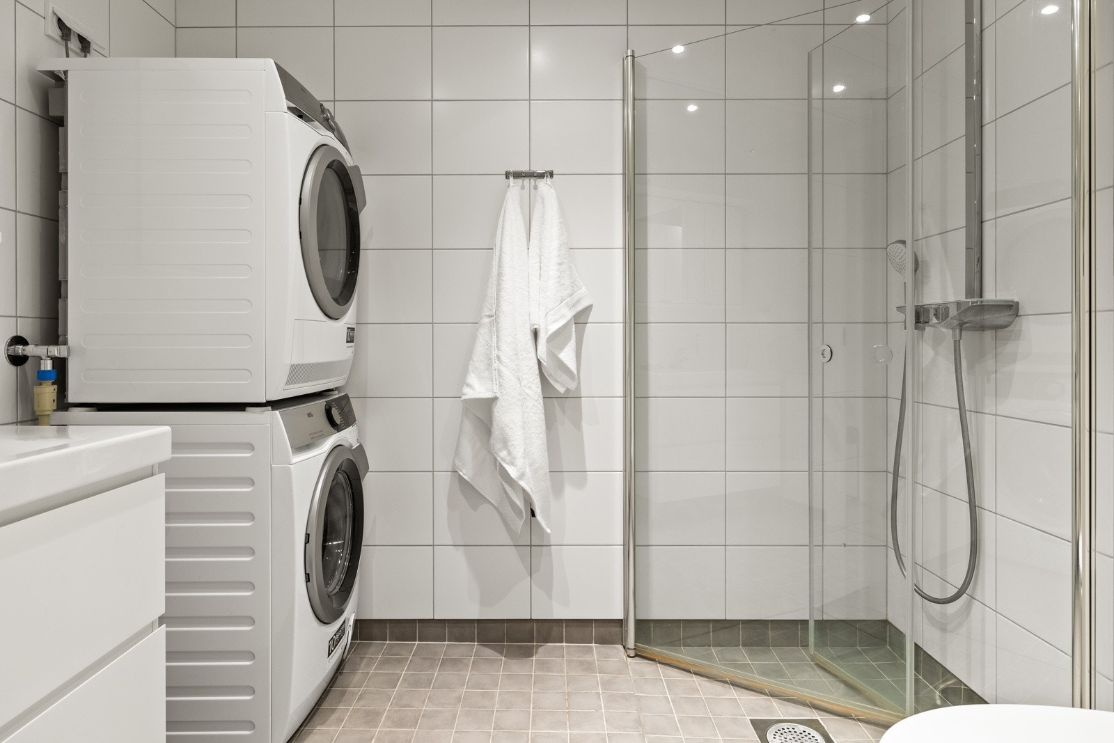 Badet har opplegg for vaskemaskin. Galleribilde