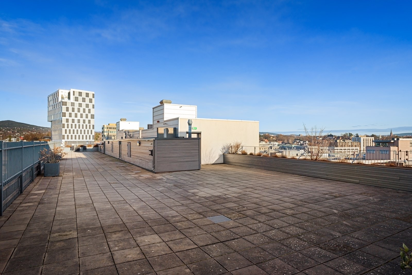 Felles takterrasse i 10. etasje til glede for byggets beboere. Galleribilde