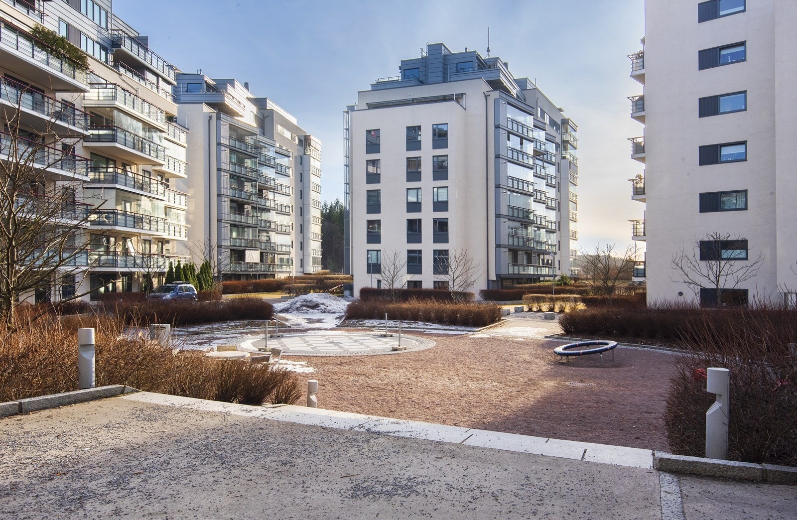 Sameiets beboere har glede av flotte, fellesarealer opparbeidet med diverse beplantning og fontene. Galleribilde