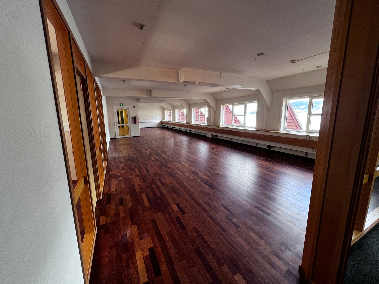 Romslig kontorareal med god plass Galleribilde