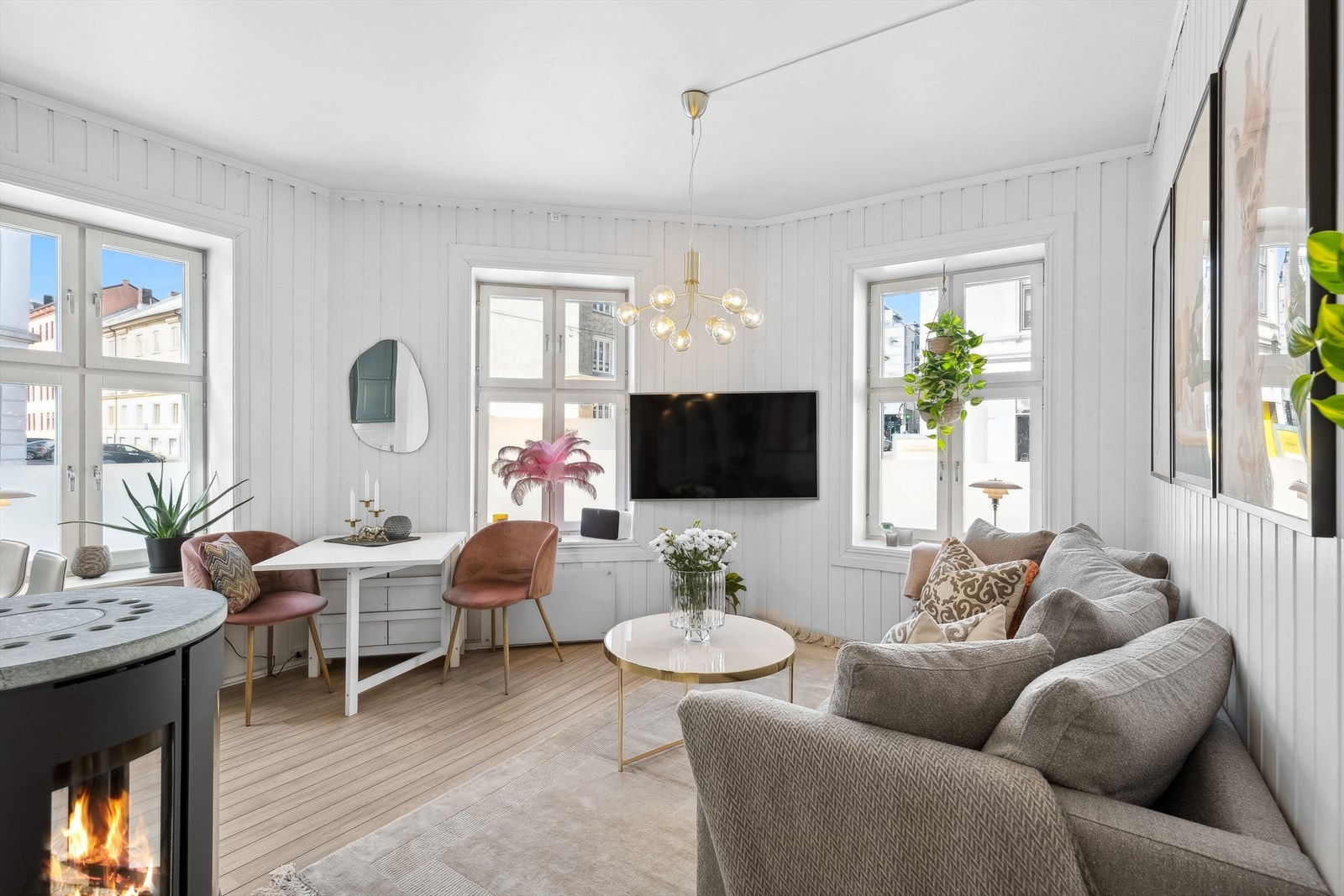 Velkommen inn i stuen, boligens naturlige oppholdsrom Galleribilde