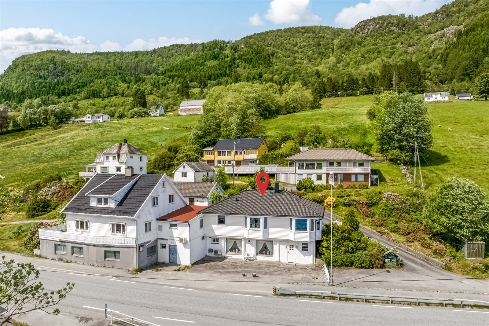 Velkommen til Bjoavegen 68, presentert av eiendomsmegler Christoffer Haugeberg Våge Galleribilde