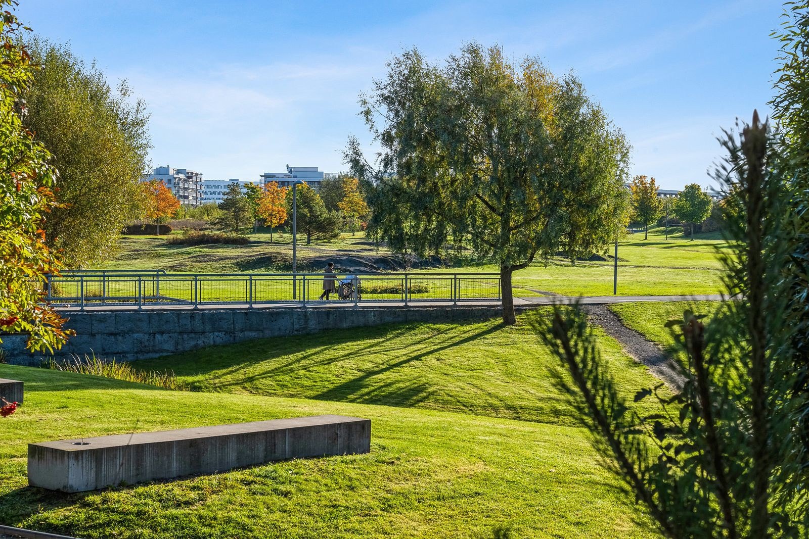 Rett utenfor for døren har du den velkjente Nansenparken på Fornebu. Galleribilde