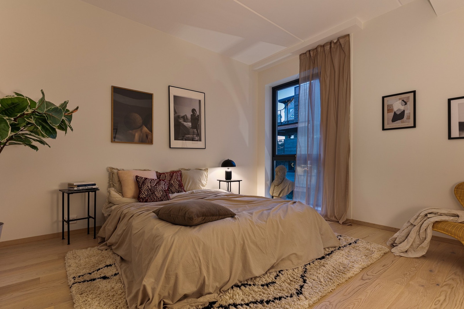Hovedsoverommet inviterer til ro og hvile. Galleribilde