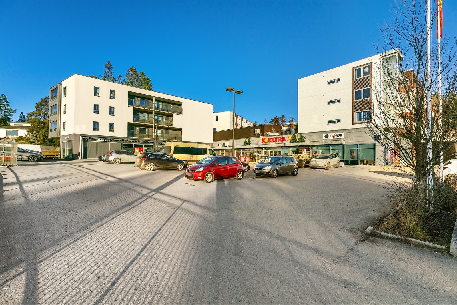 Dagligvarehandelen kan gjøres på Coop Extra Langhus. Galleribilde