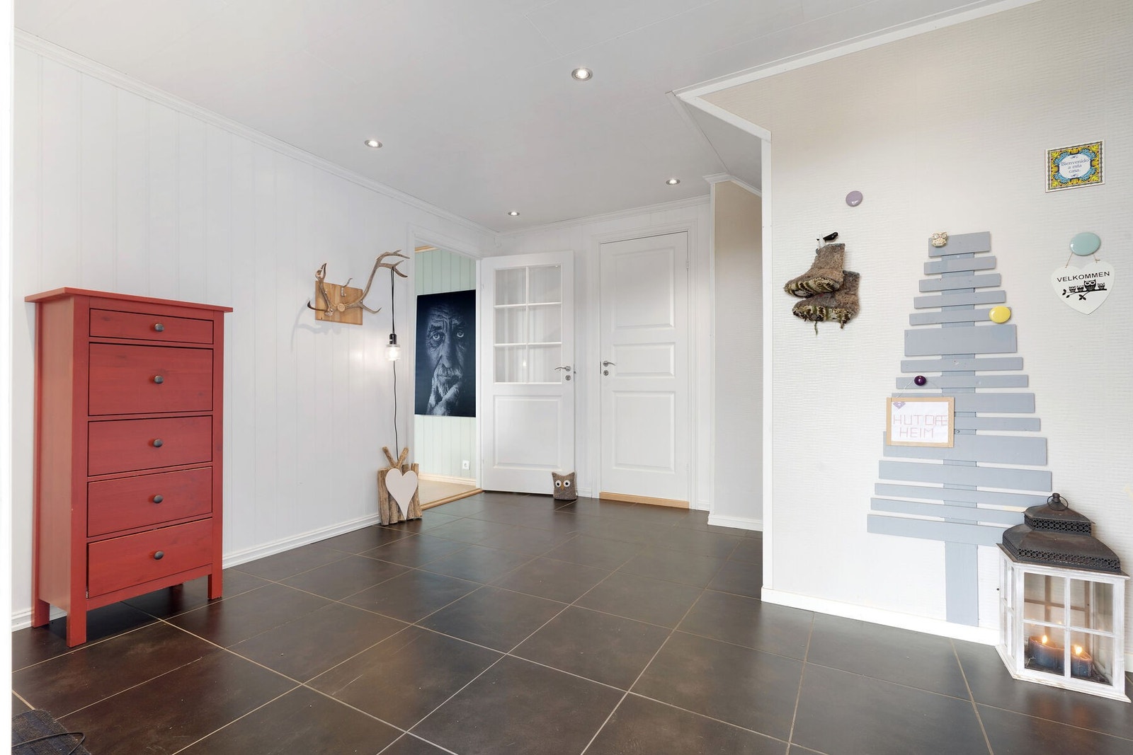 Romslig hall Galleribilde