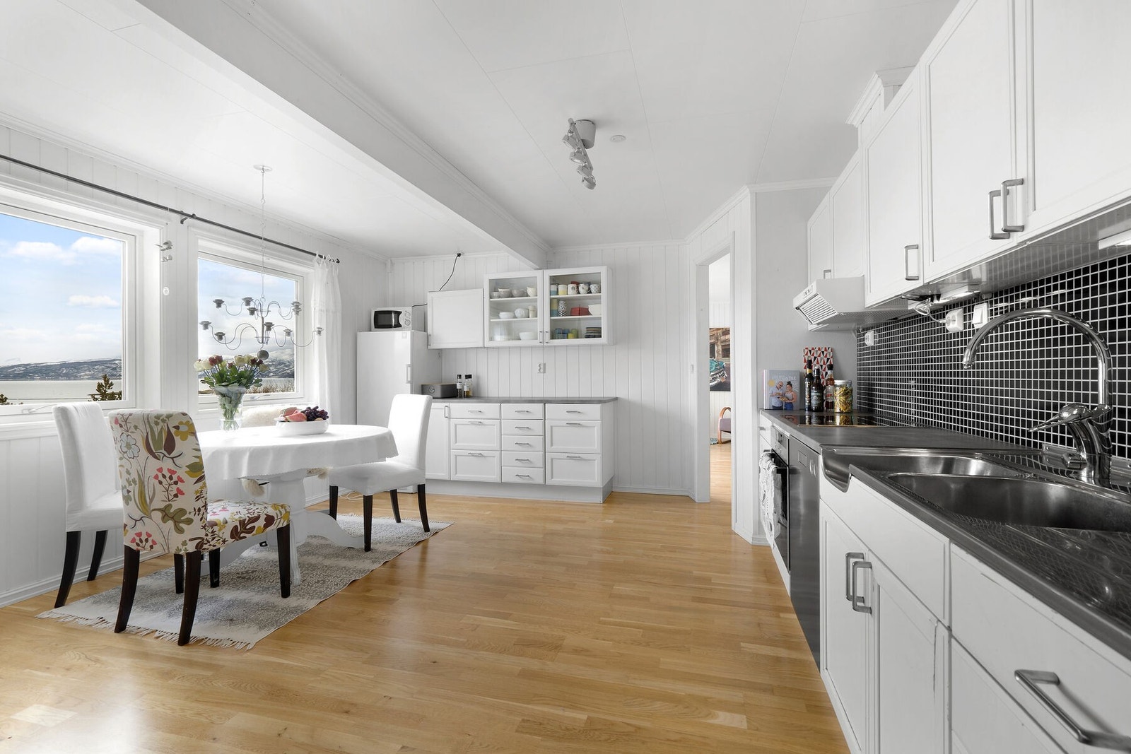 Romslig kjøkken Galleribilde