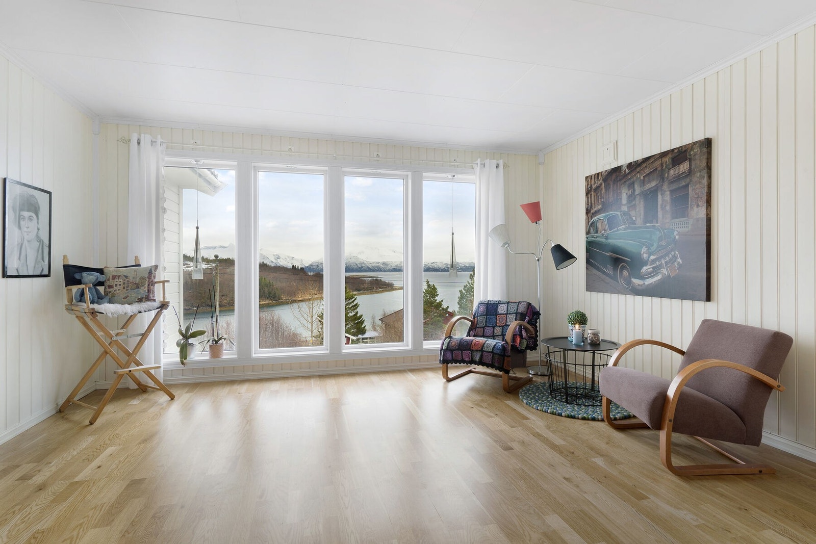 Store vindusflater som sikrer utsikt og lysinnslipp Galleribilde