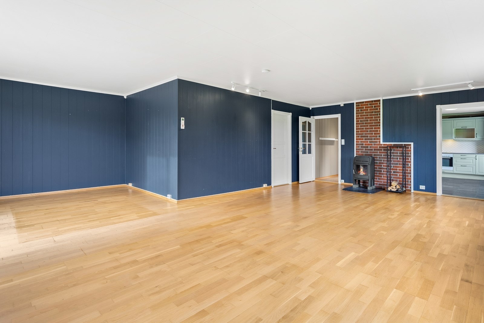 Det er god plass til å innrede både sofagruppe og spisegruppe. Galleribilde