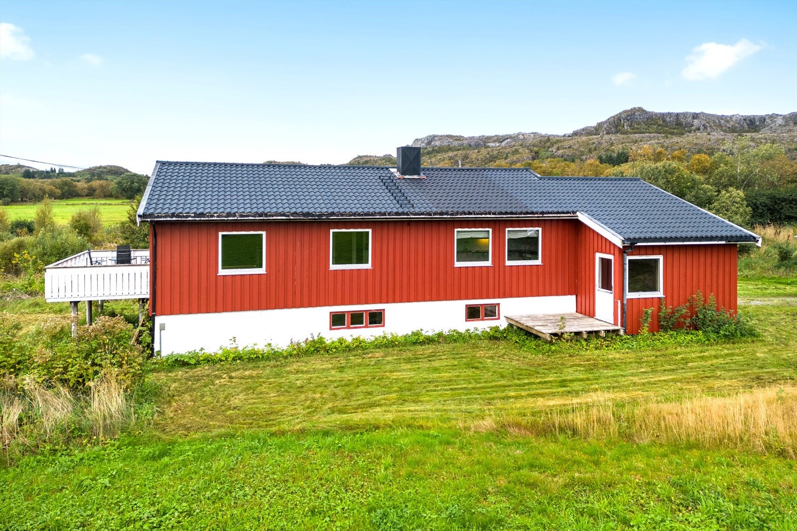 Mye flott grøntareal rundt boligen. Galleribilde