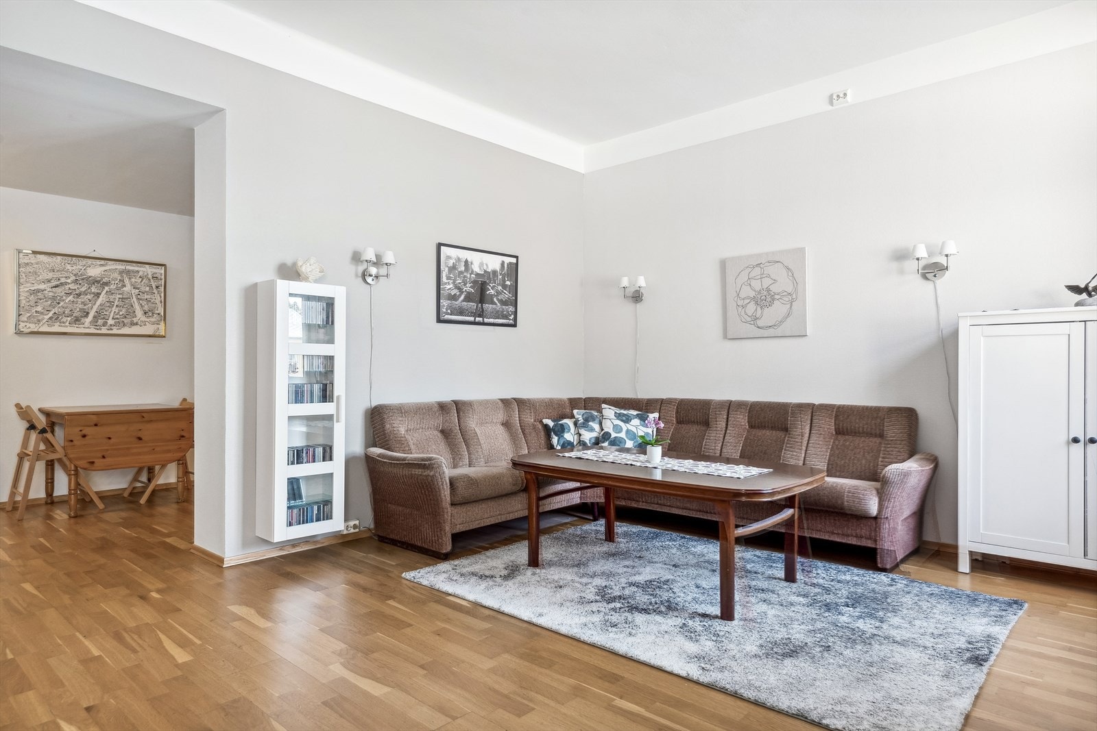 Fra boligen er det kort avstand til flotte rekreasjonsområder i Gauldalen, som gir gode muligheter for turgåing, ski og andre friluftsaktiviteter. Galleribilde