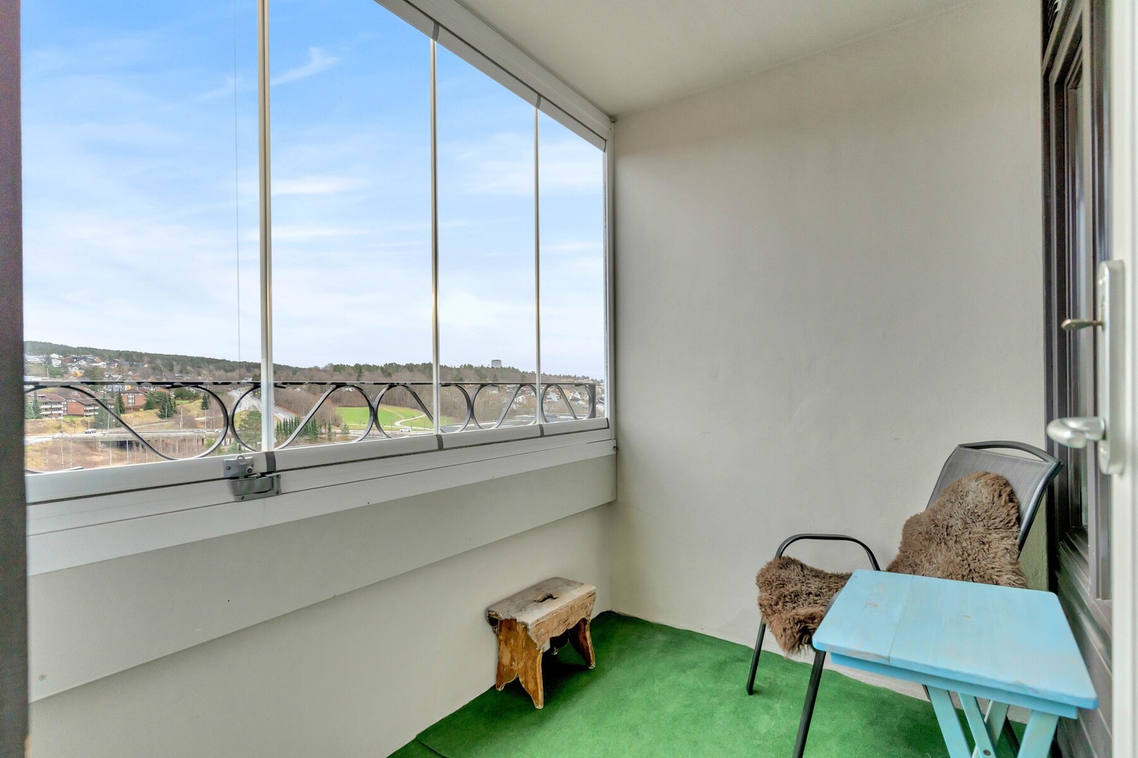 Her er det plass til to stoler og et bord! Galleribilde