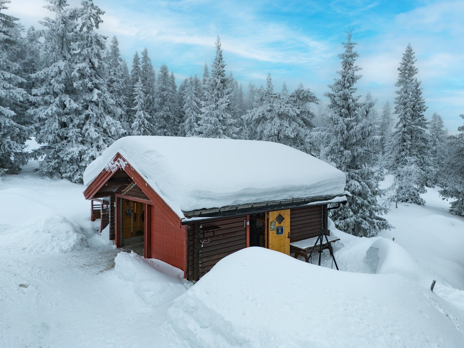 Garasje med plass til to kjøretøy. Galleribilde