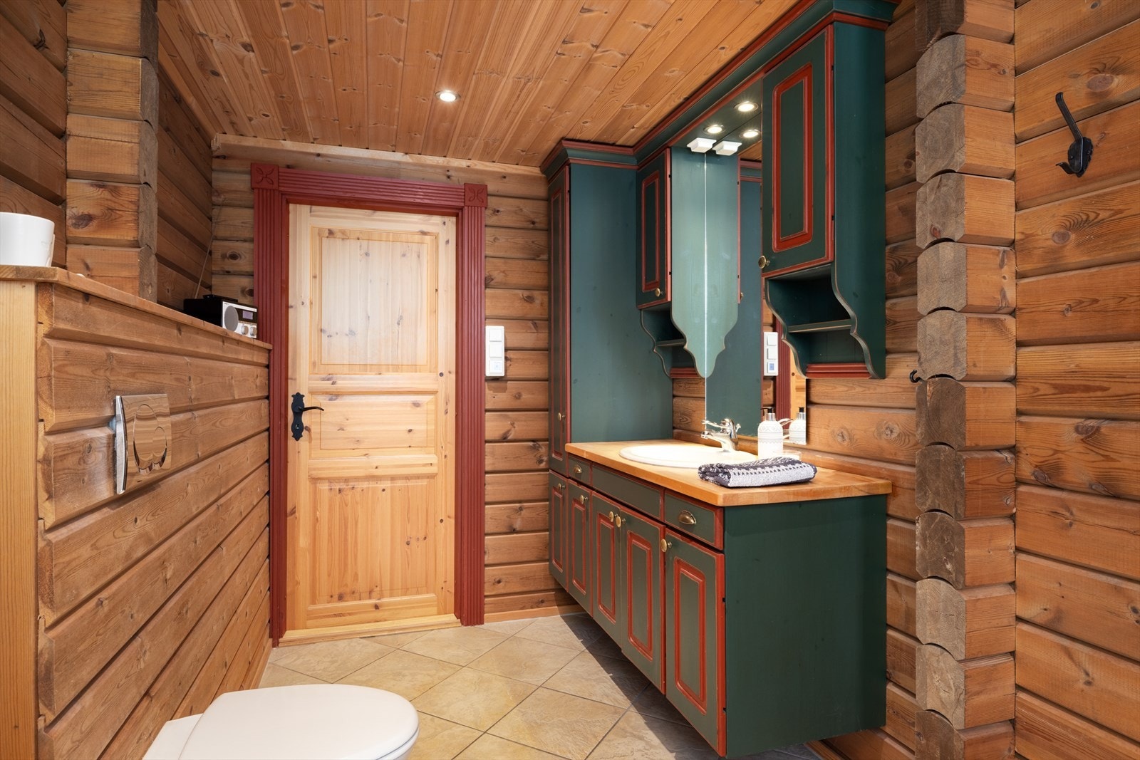 Opplegg for vaskemaskin på badet. Galleribilde