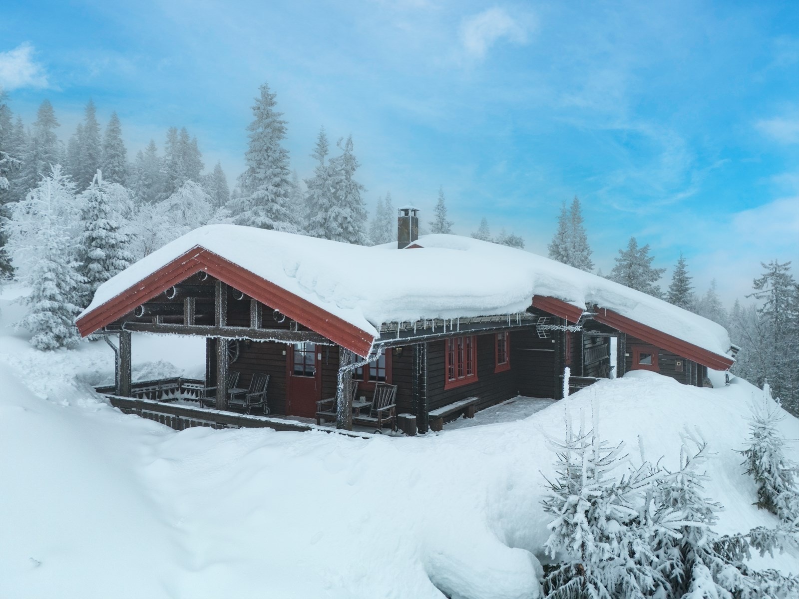 Fritidsboligen ligger skjermet til innerst i blindvei. Galleribilde