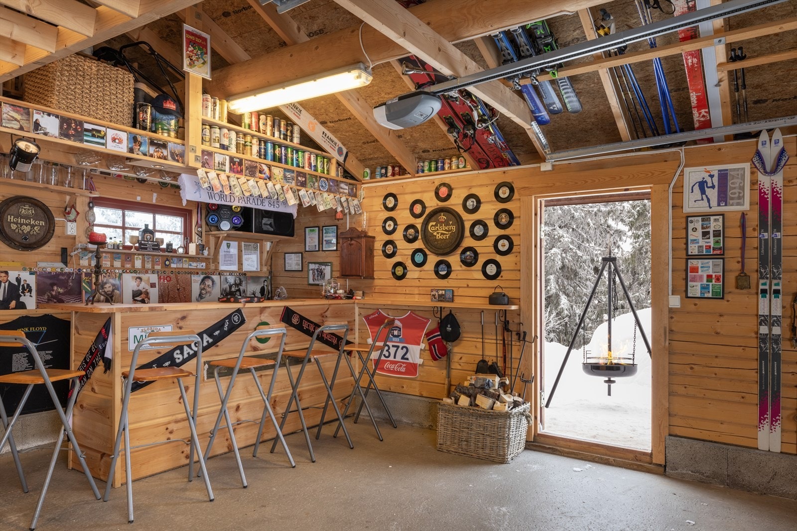 I garasjen er det laget til barløsning. Galleribilde