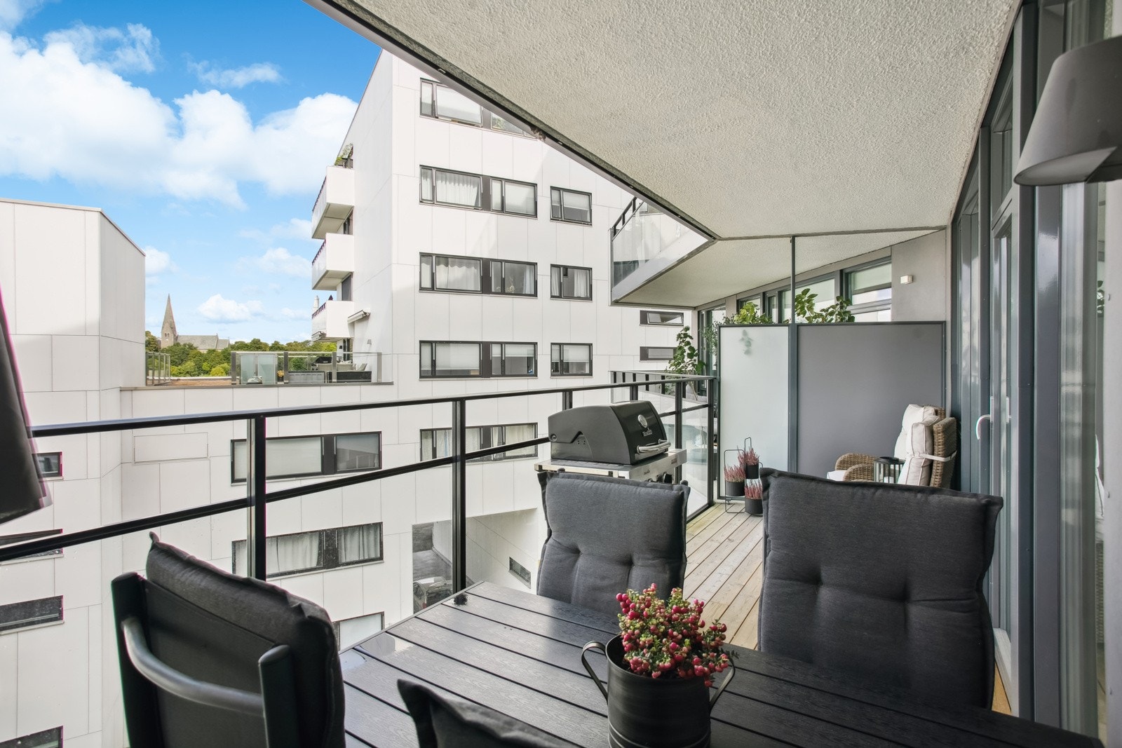 Nordvestvendt balkong på 12 kvm med fin utsikt Galleribilde