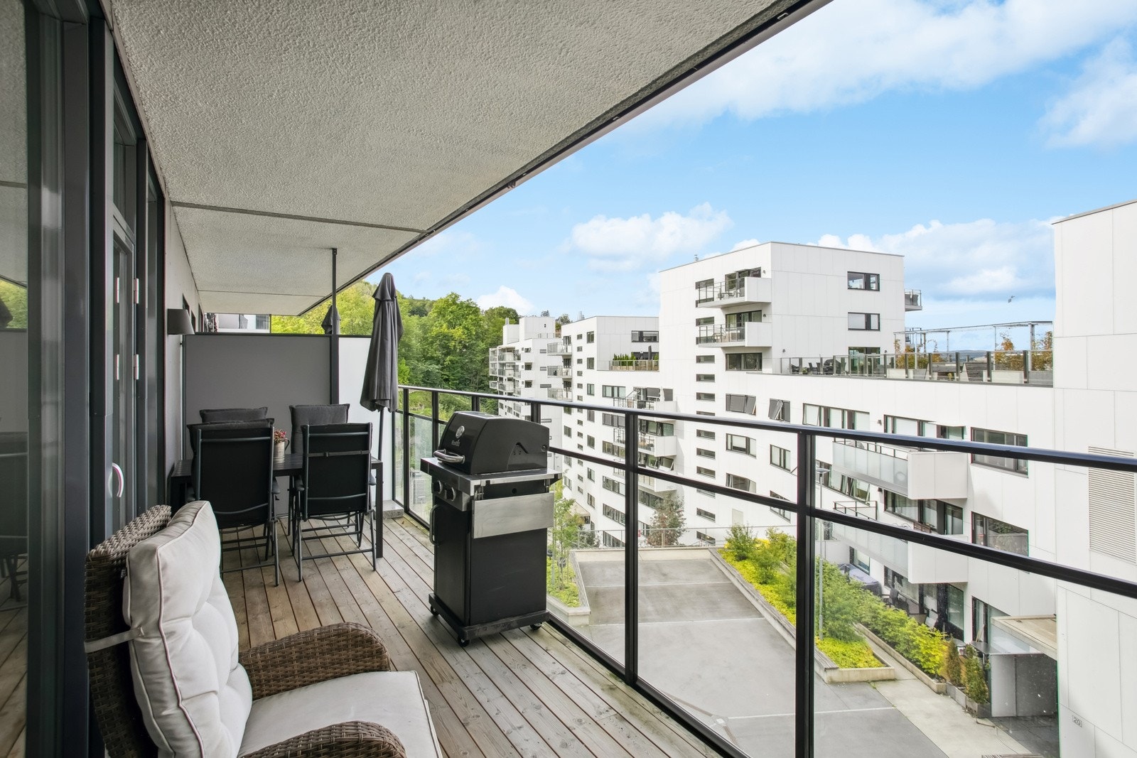 Nordvestvendt balkong på 12 kvm med fin utsikt Galleribilde