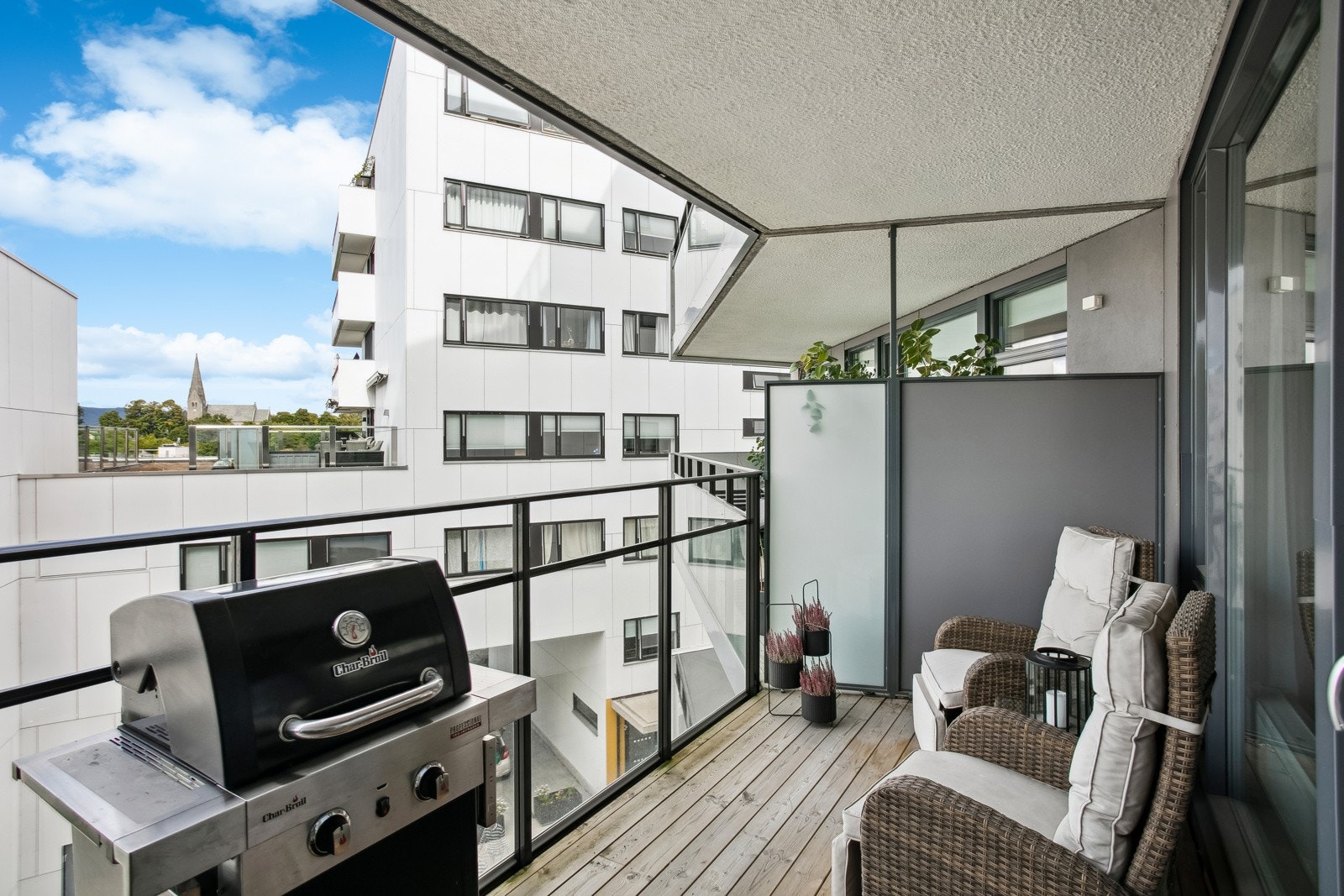 Nordvestvendt balkong på 12 kvm med fin utsikt Galleribilde