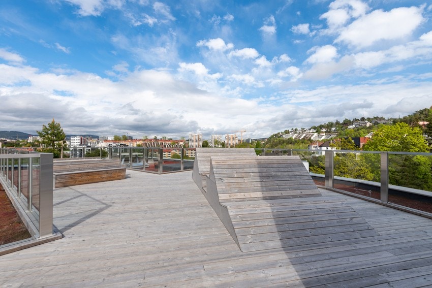 Felles takterrasse med sittegrupper Galleribilde