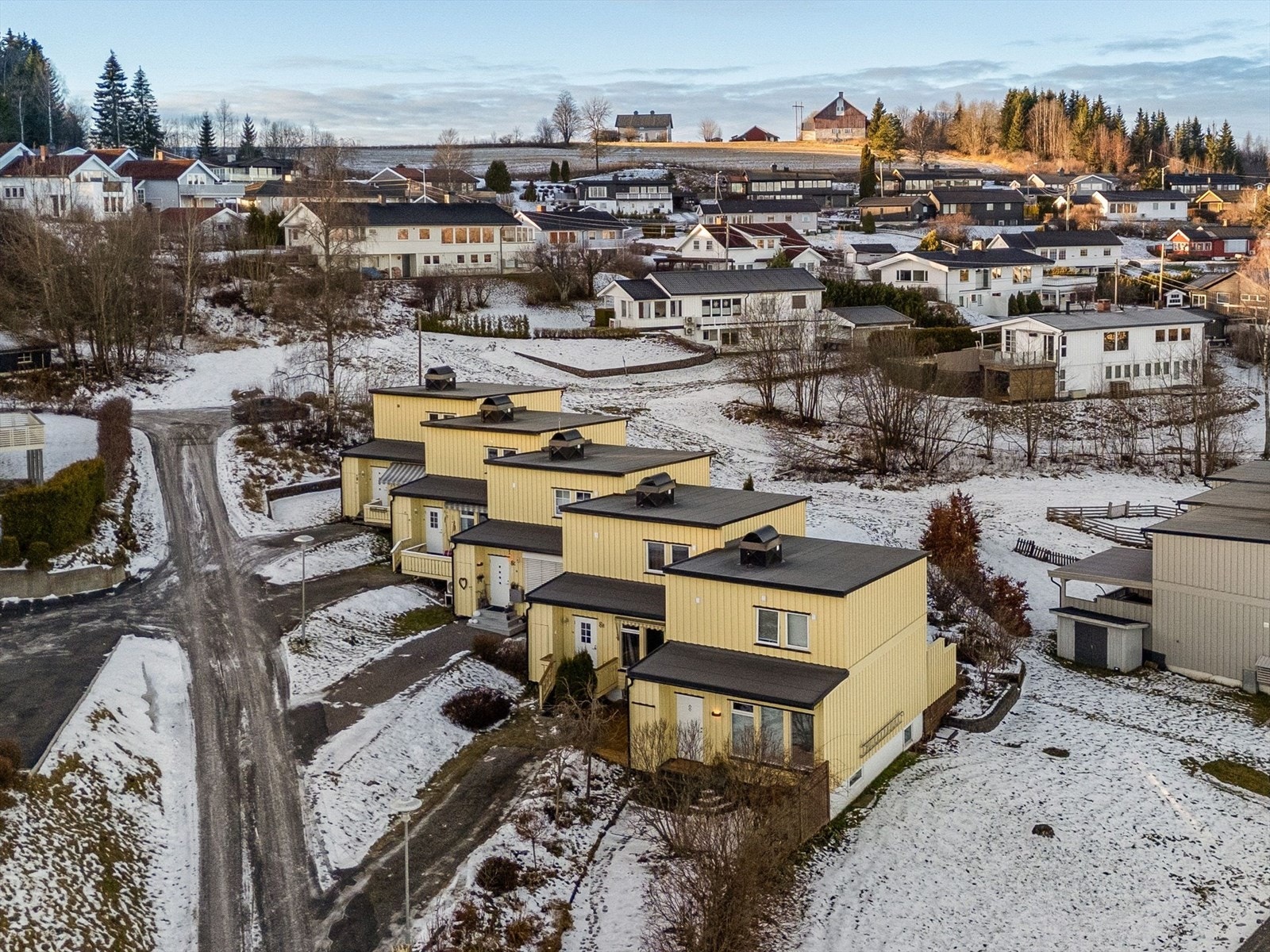 Parkering ved adkomst rett foran inngangsdøren Galleribilde