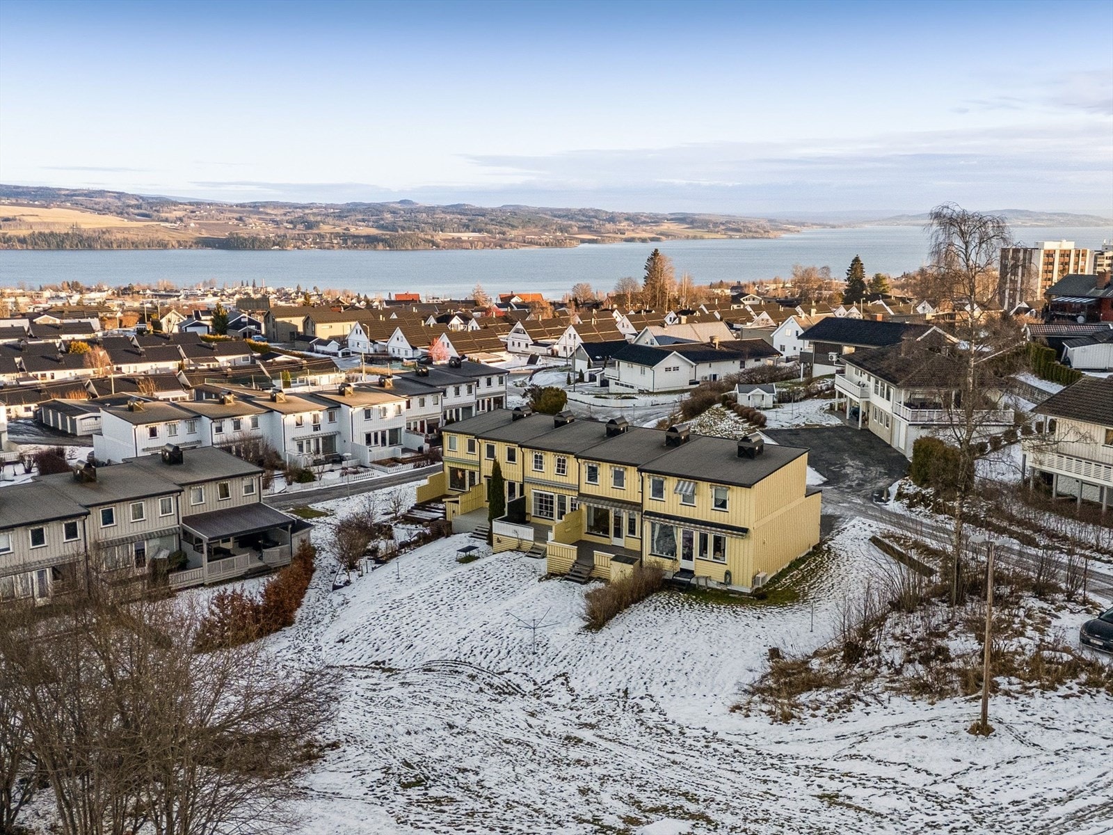 Rekkehus med attraktiv beliggenhet sentralt på Kopperud Galleribilde