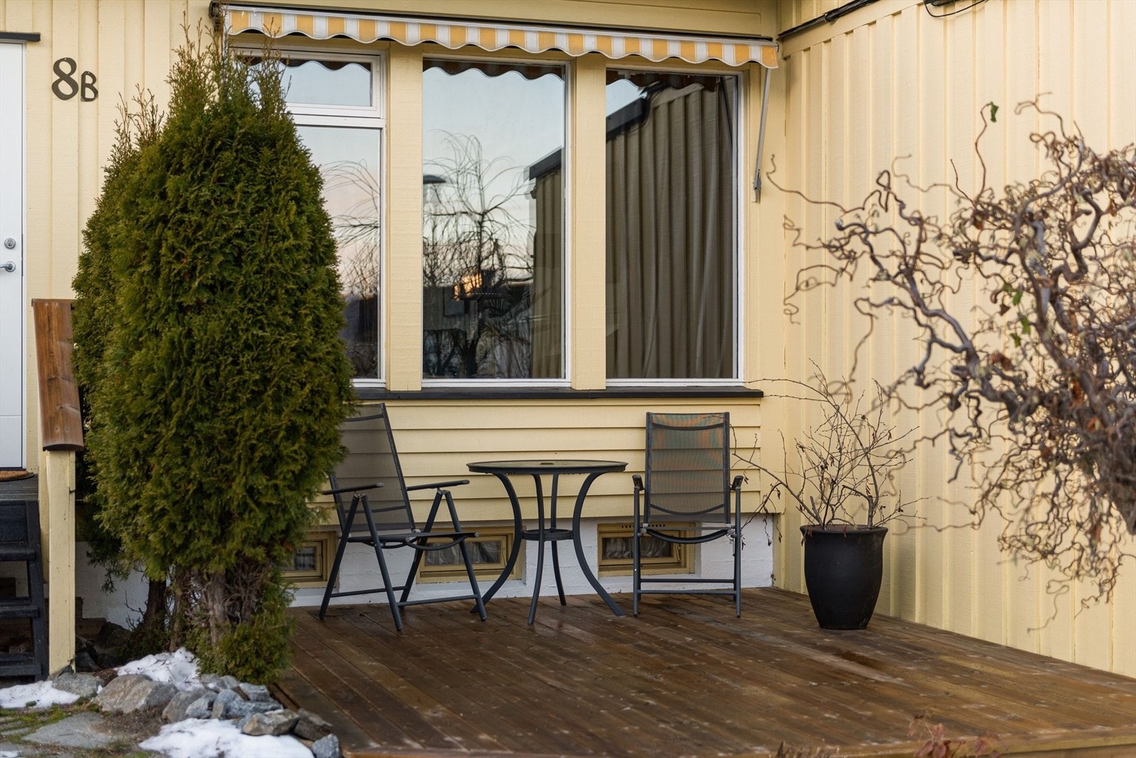 Nyere terrasseplatting ved inngangsparti Galleribilde