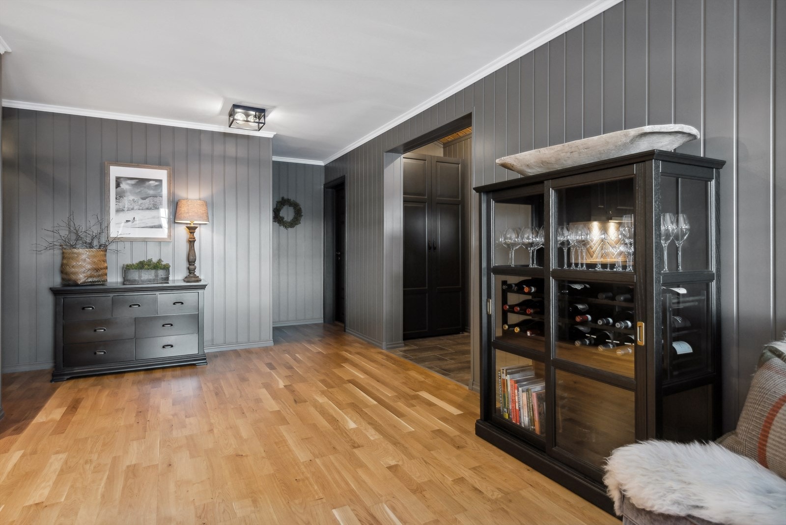 Eiendommen har en lys, åpen og praktisk planløsning som gir god plass. Galleribilde