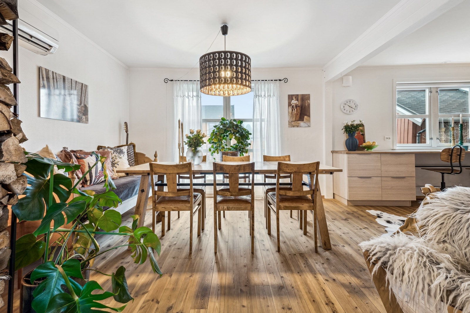 Fin spiseplass tilknyttet kjøkkenet. Galleribilde