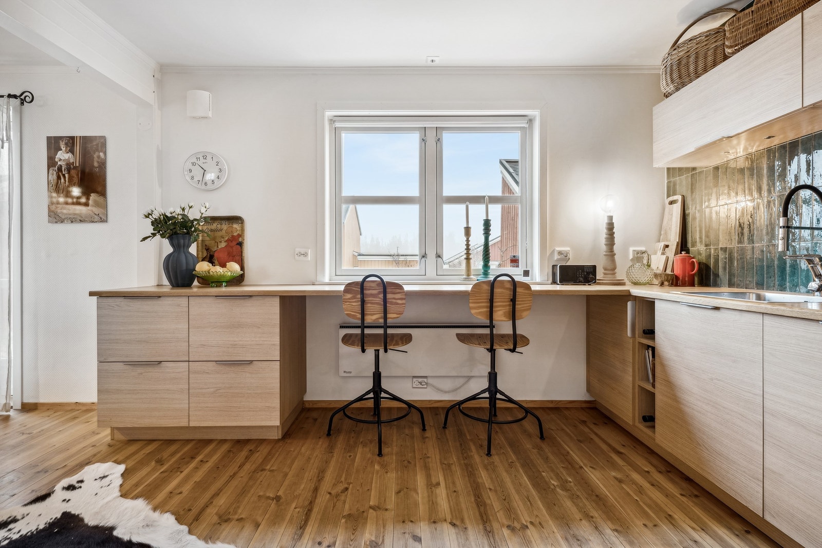 God benkeplass til matlaging, eller bare til kaffekoppen. Galleribilde