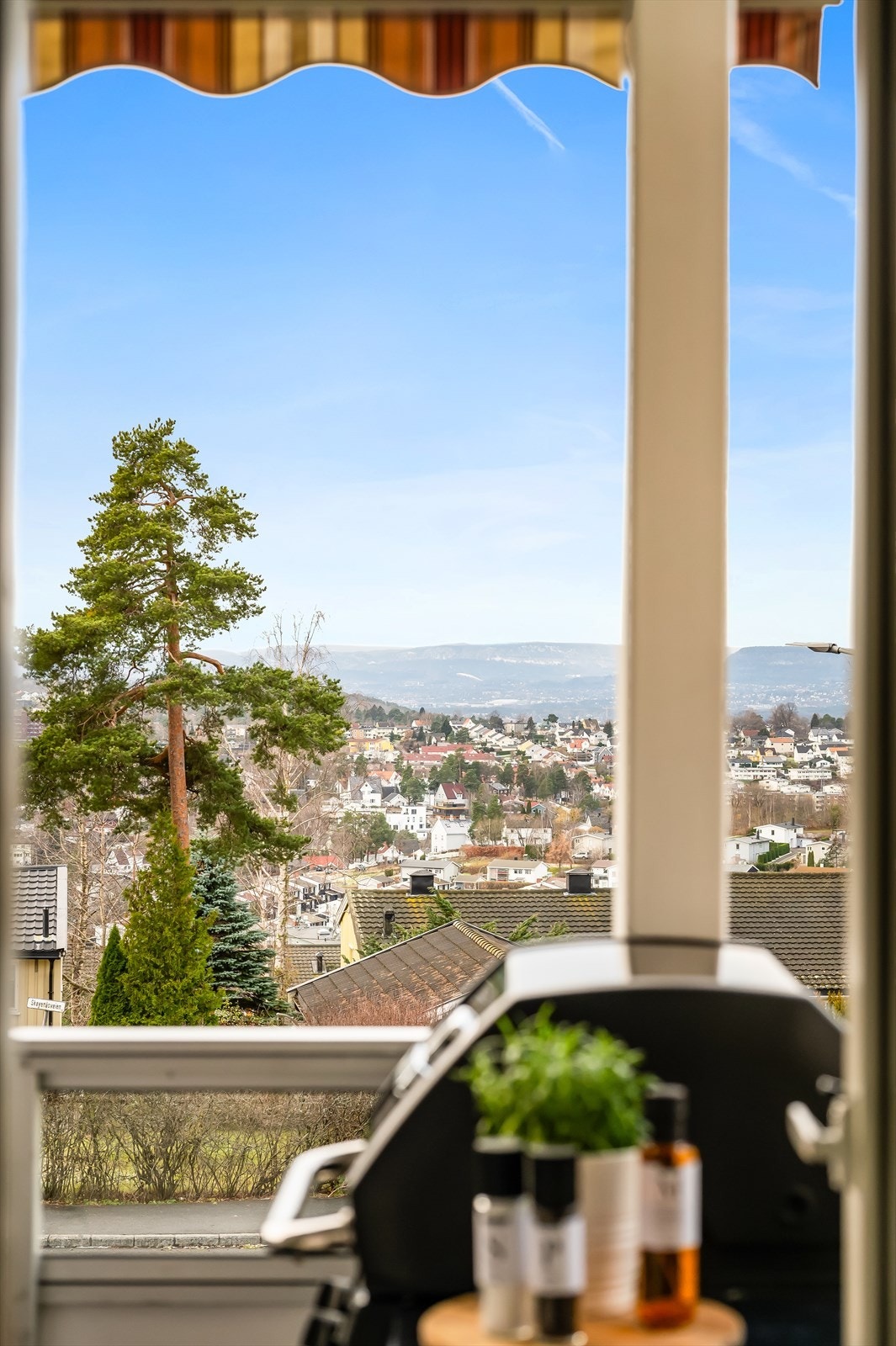 Flott utsiktsleilighet med en populær beliggenhet på Oppsal. Galleribilde