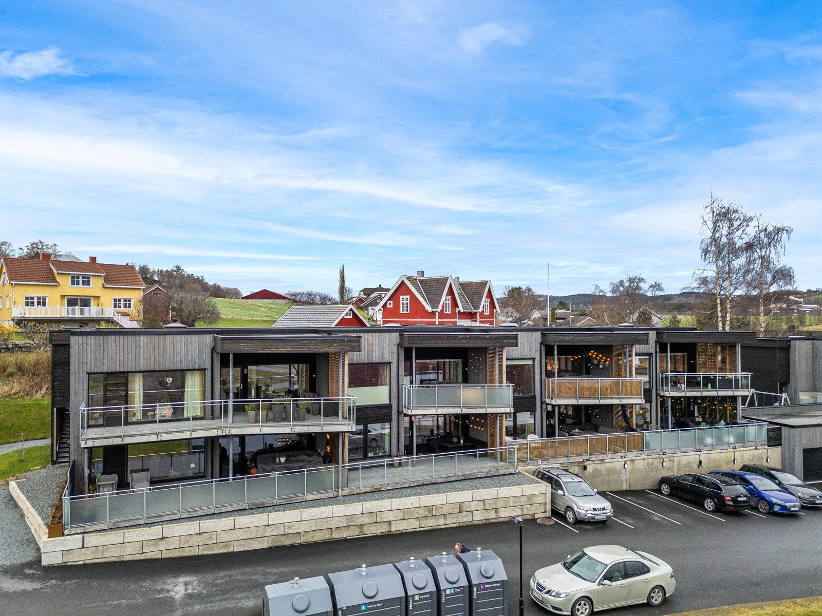 Enkel adkomst fra bakkeplan. Galleribilde