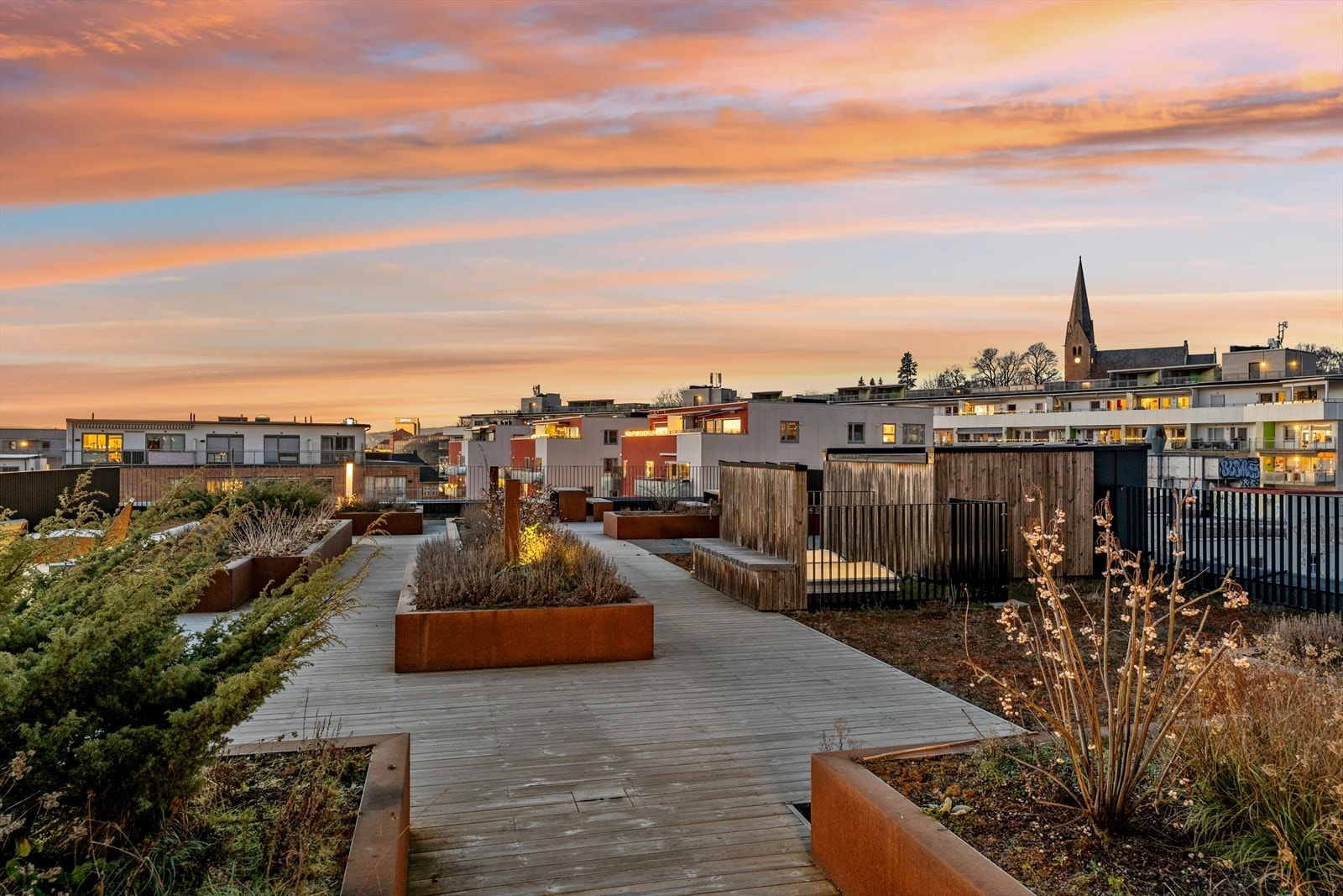 Borettslaget har en stor felles takterrasse med fantastisk utsikt over byen. Galleribilde
