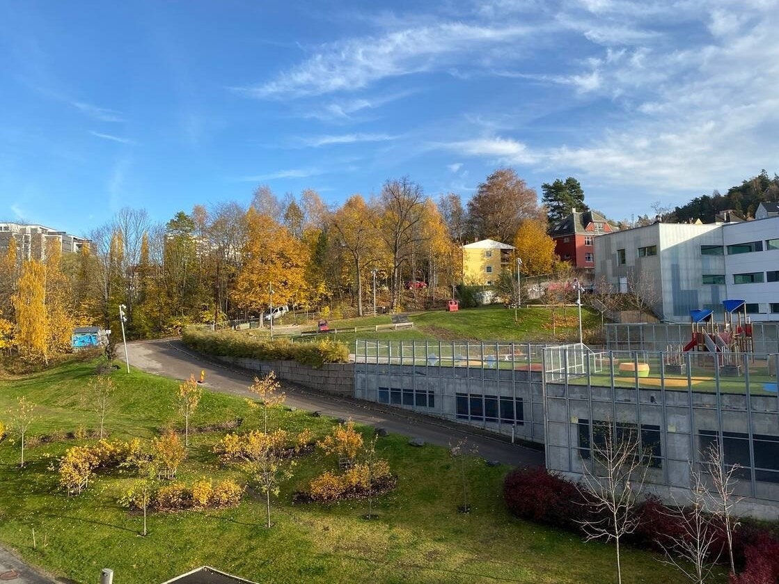 Boligen er gjennomgående med fin utsikt fra begge sider. Galleribilde