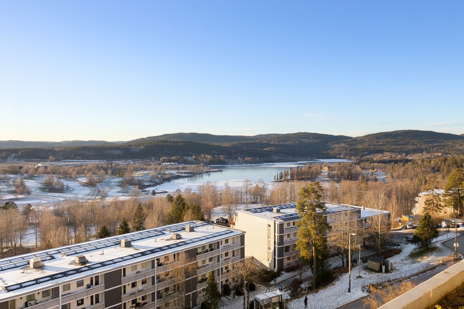 Her får man fri utsikt over Bogstadvannet med vakker natur i bakkant. Galleribilde