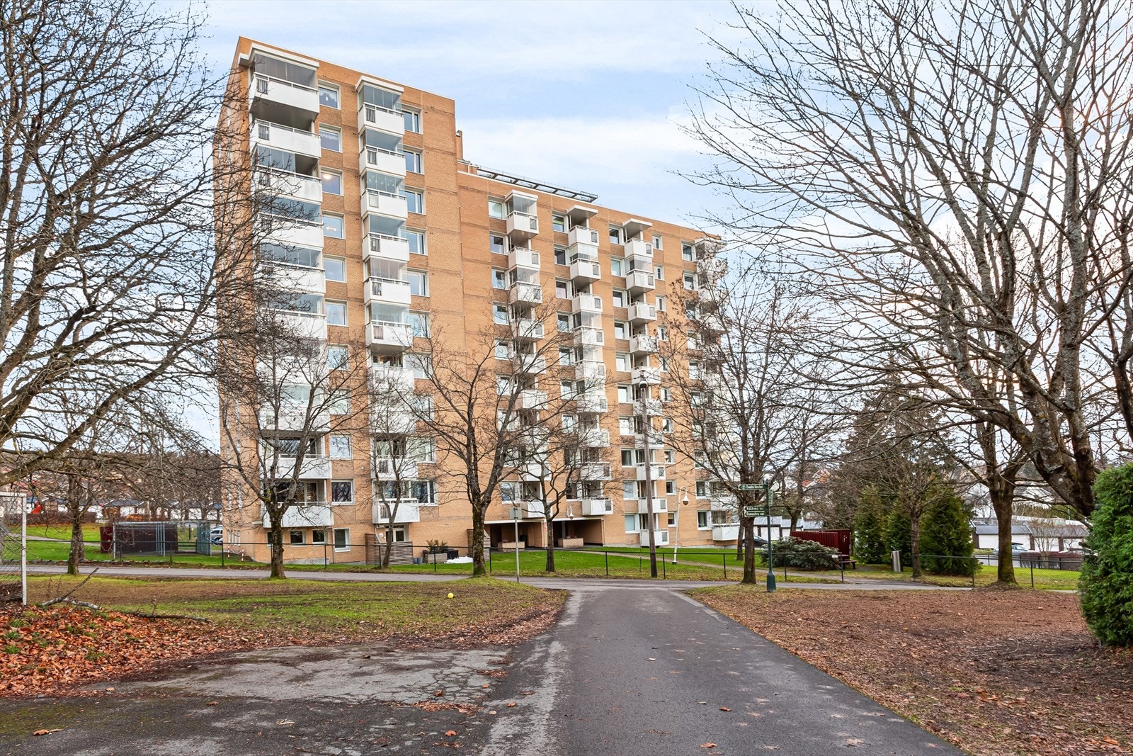 Leiligheten ligger fint til i byggets 4.etasje. Galleribilde