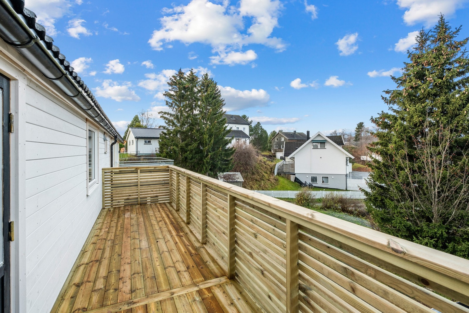 Boligen ble etterisolert og har byttet ytterkledning i 2024. Galleribilde