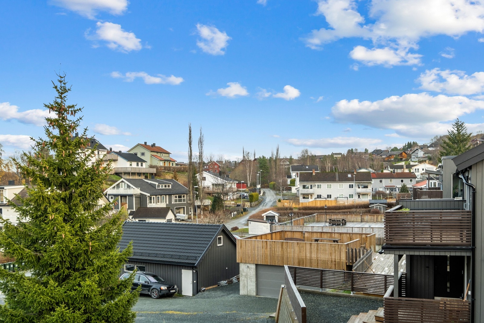 Utsikt fra altan i 2.etasje. Galleribilde